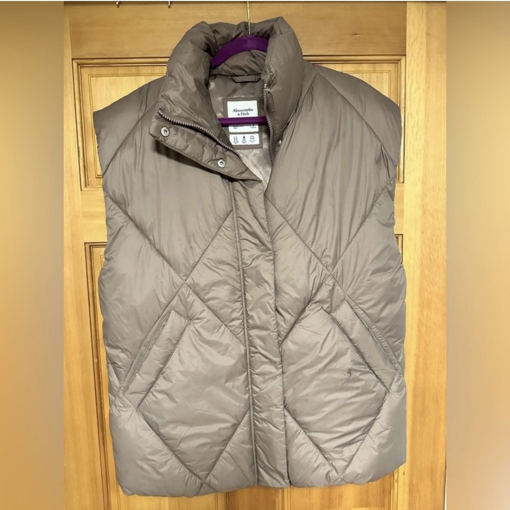 Abercrombie Oversized Puffer Vest